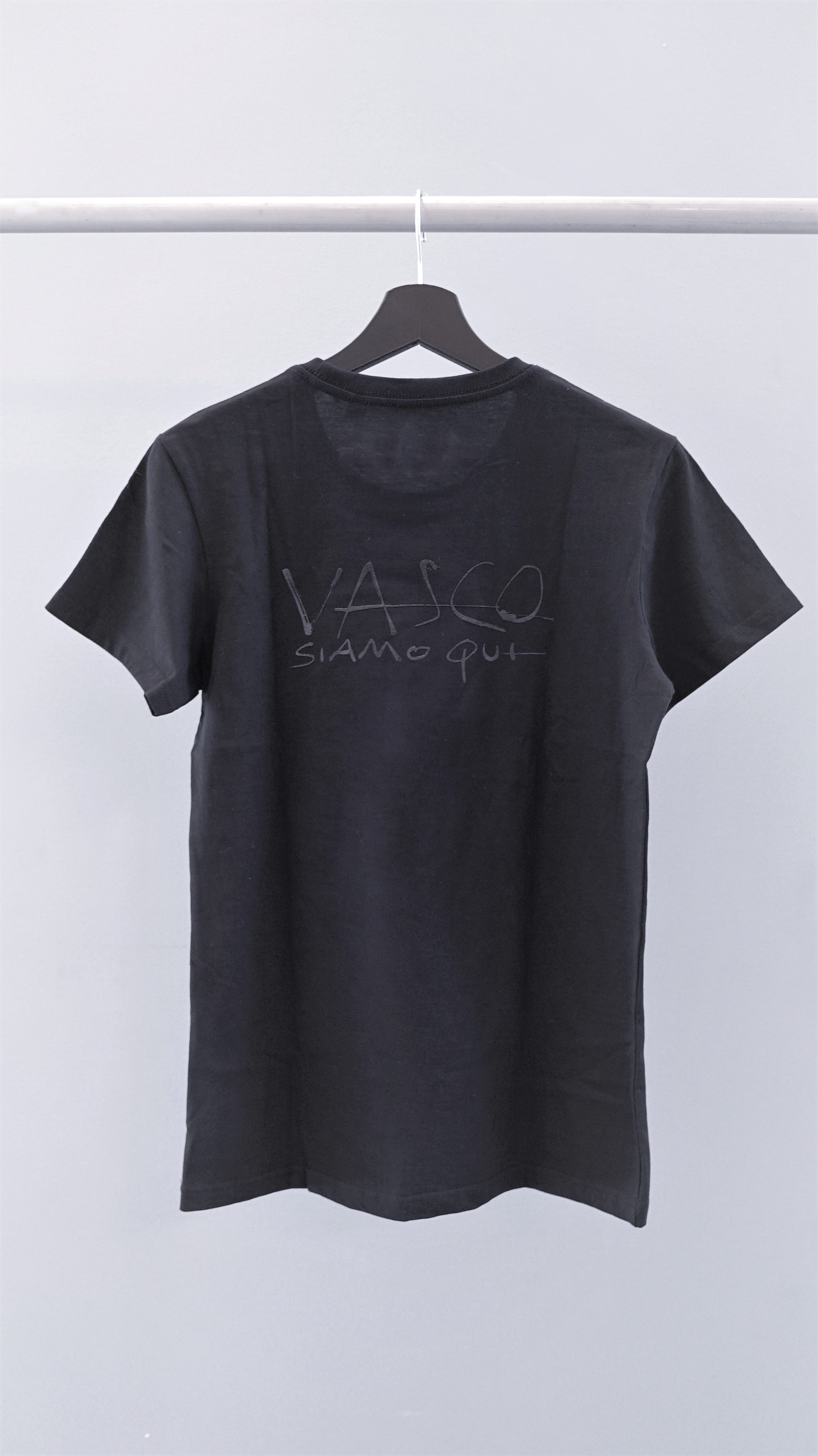 T-Shirt Siamo Qui (Uomo) Di Vasco Rossi | Universal Music Italia Shop
